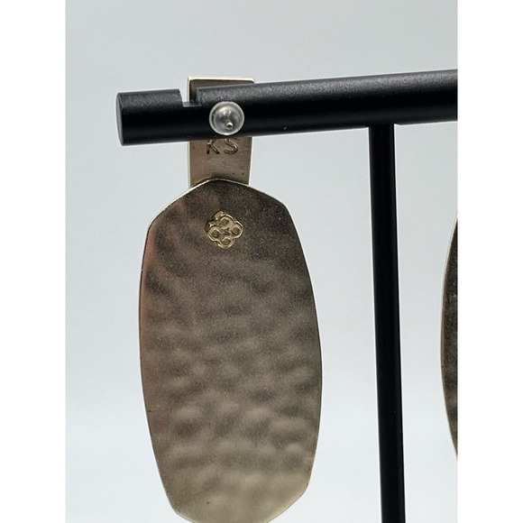 Sold!!!
Kendra Scott Hammered Gold Plated Aragon Dangle Modern Earrings - Picture 9 of 10